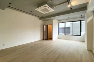 元麻布、高台に完成した築浅の天高SOHOで<br>[港区/66万〜/68㎡〜]