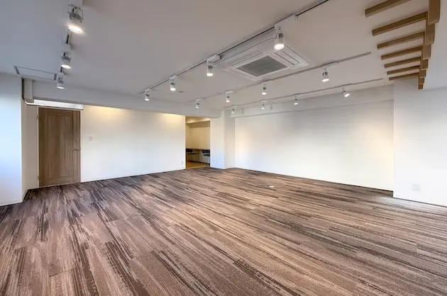 小川町、3駅利用のリノベーション済オフィス<br>[千代田区/55万/83㎡]