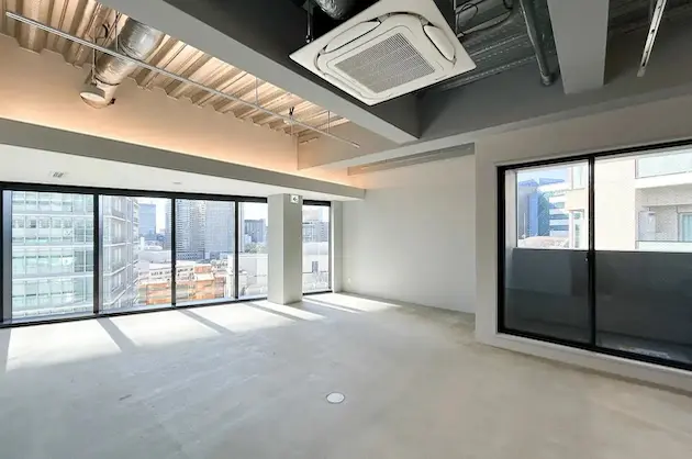 麹町2分、築浅・天高3.1mの開放空間のオフィス<br>[千代田区/47万~/57㎡~]