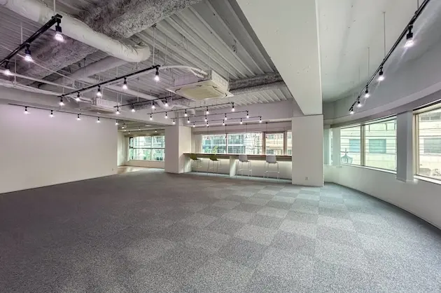 大塚駅5分、会議室付シンプルデザイナーズオフィス<br>[豊島区/91万/152㎡]