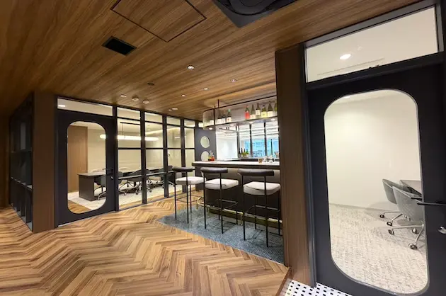 市ヶ谷、遊び心のある家具・会議室付きセットアップ<br>[新宿区/173万/184㎡]