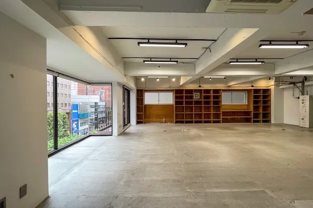 【募集終了】渋谷、光が差し込む明治通り沿い居抜きワンフロア