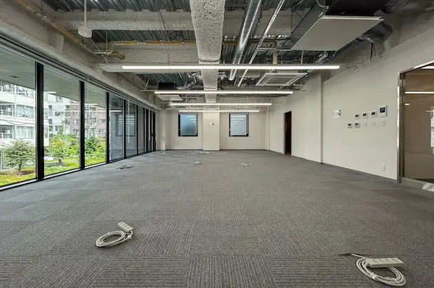 浜松町、スケルトン天井の新築ワンフロア<br>[港区/108万~/111㎡~]