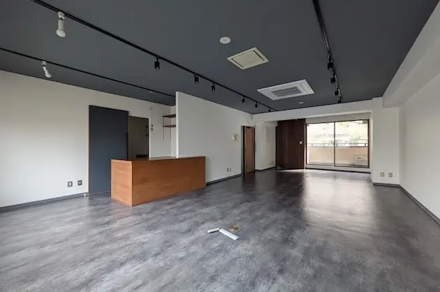 【募集終了】恵比寿、ダークトーンで落ち着くコンパクトオフィス