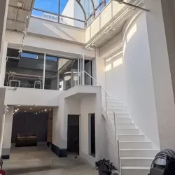 原宿、壮観な天高を構える吹抜けメゾネット<p>[渋谷区/166万/177㎡]