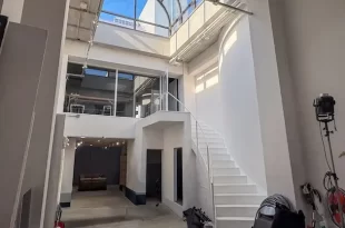 原宿、壮観な天高を構える吹抜けメゾネット<p>[渋谷区/166万/177㎡]