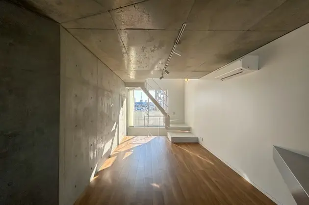 代々木上原を見渡す、天空バルコニー付きSOHO<br>[渋谷区/40万/46㎡]