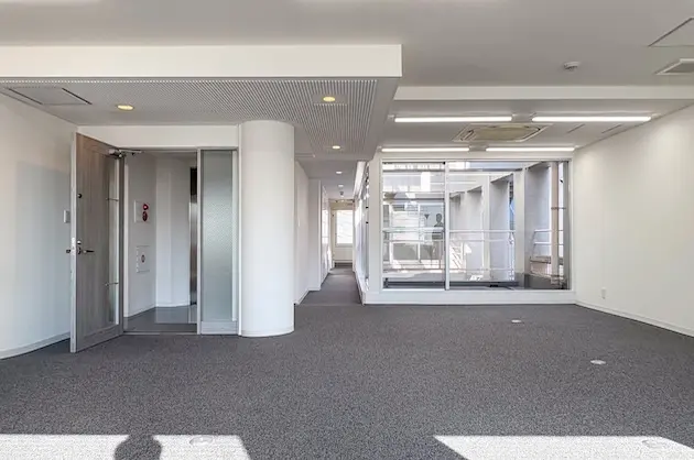 飯田橋、分割可能な吹抜けメゾネットオフィス<p>[千代田区/25万~/40㎡~]