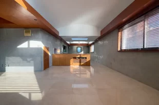 西麻布、光広がるガレージ付き一棟SOHO<p>[港区/132万/279㎡]