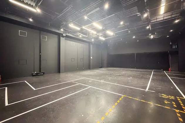 西馬込、天高7m、スタジオ利用特化の一棟居抜き<br>[大田区/330万/756㎡]