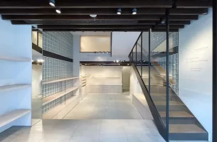 白金、北里通り沿い。ガラス張りのデザイナーズ一棟<br>[港区/127万/183㎡]