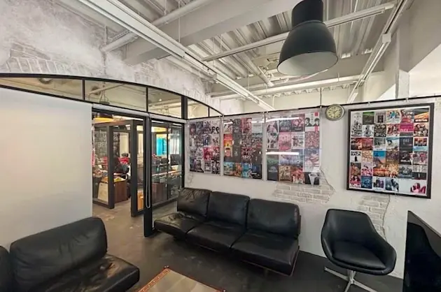 麻布十番、天高3mとモルタル仕上げの居抜きオフィス<p>[港区/97万/115㎡]