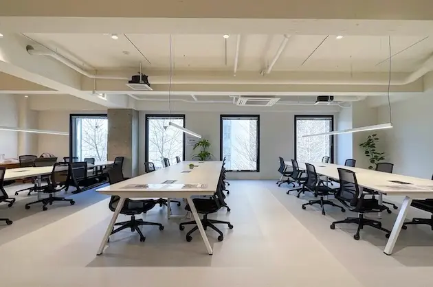 原宿、明治通り沿いホワイトベースのセットアップ<br>[渋谷区/ASK/180㎡~]