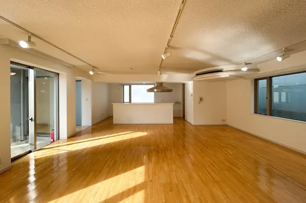 神宮前5丁目、2LDK+DENの低層デザイナーズSOHO<p>[渋谷区/78万/119㎡]