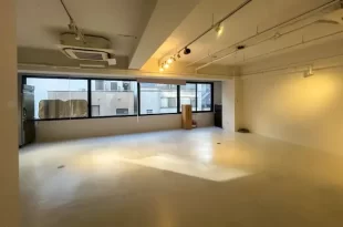 神保町、白を纏ったワンフロアデザインオフィス<br>[千代田区/58万/107㎡]