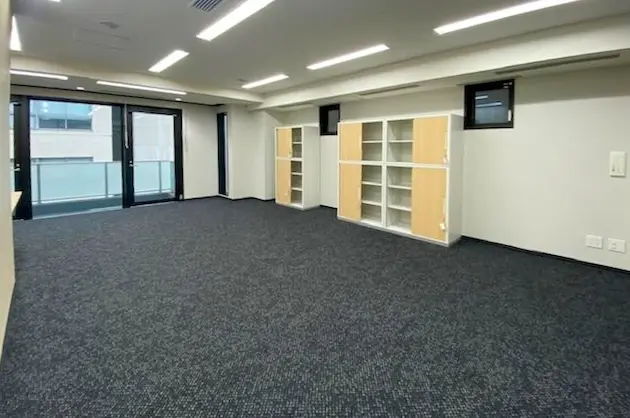 大門2分、収納・会議室付セットアップオフィス<br>[港区/64万/68㎡]