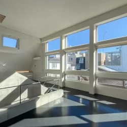 表参道、空に近い天高3.8mの新築戸建風SOHO<br>[渋谷区/95万/133㎡]