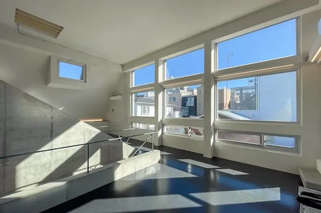 表参道、空に近い天高3.8mの新築戸建風SOHO<br>[渋谷区/95万/133㎡]