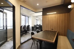 築地駅の出口前、カフェ風セットアップ<br>[中央区/69万/85㎡]