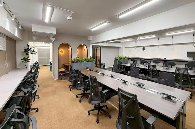 渋谷5分、2フロアで募集中の家具付オフィス<br>[渋谷区/171万/128㎡]