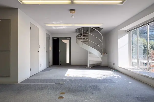 四ツ谷、光差す螺旋階段のあるワークスペース<br>[千代田区/46万/86㎡]