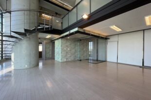 北青山、ガラスウォールのメゾネットSOHO<br>[港区/98万/130㎡]