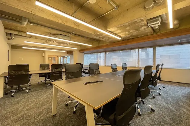 池袋、サイズで選べる家具・会議室付オフィス<br>[豊島区/49万〜/36㎡〜]