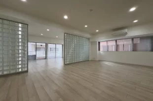 骨董通り沿い、自然光広がる、ヴィンテージSOHO<br>[港区/44万/59㎡]