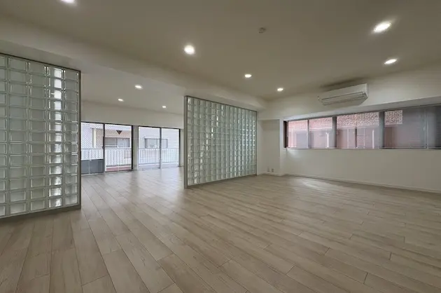 骨董通り沿い、自然光広がる、ヴィンテージSOHO<br>[港区/44万/59㎡]