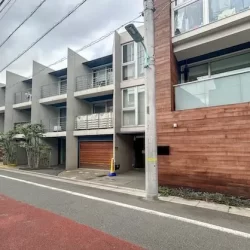 祐天寺、駐車場付築浅メゾネットSOHO<br>[目黒区/52万/106㎡]