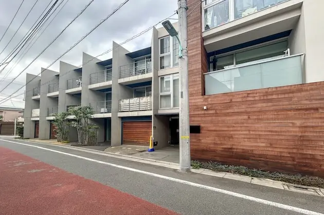 祐天寺、駐車場付築浅メゾネットSOHO<br>[目黒区/52万/106㎡]