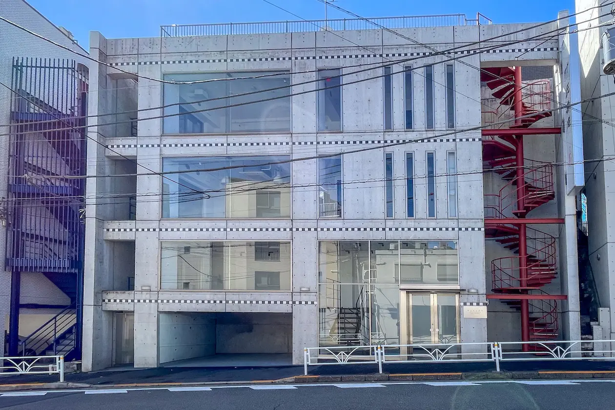 恵比寿3丁目、店舗兼用可能な一棟貸しオフィスビル 外観