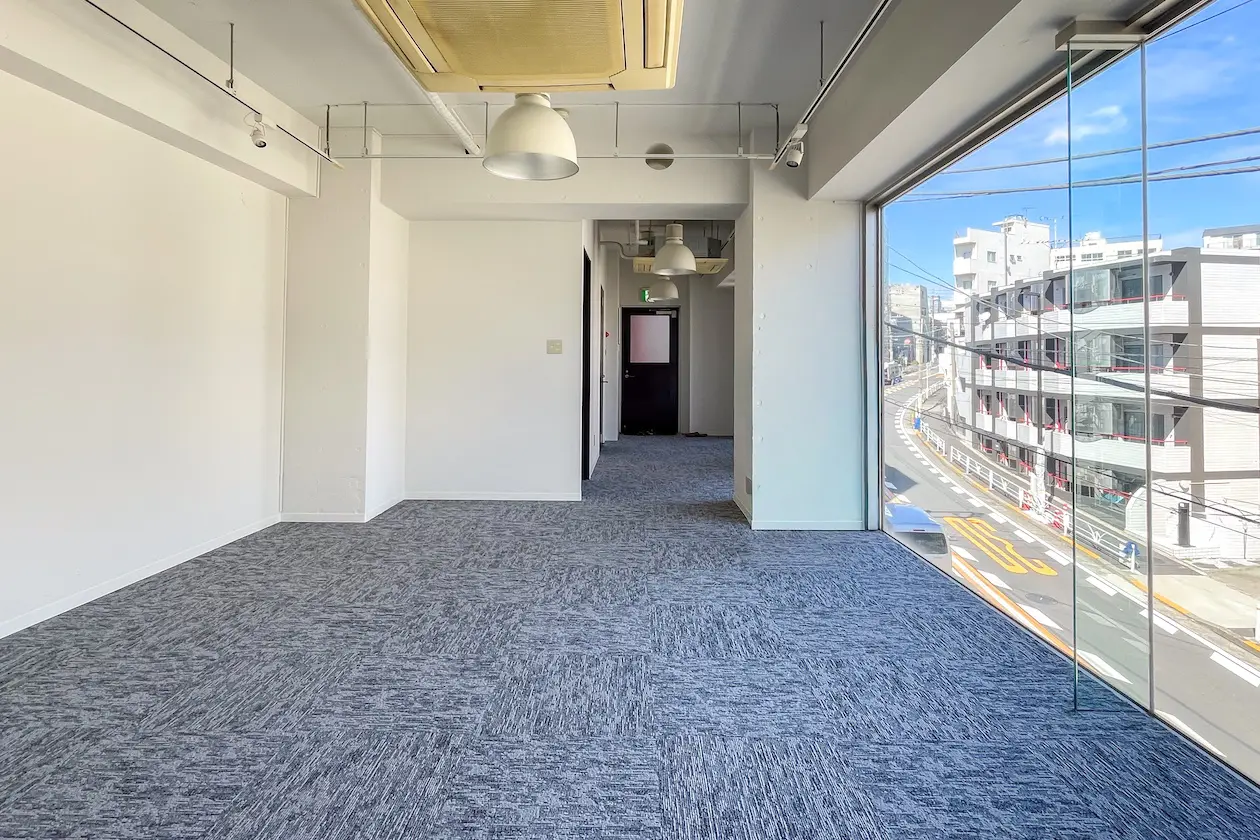 恵比寿3丁目、店舗兼用可能な一棟貸しオフィスビル 室内
