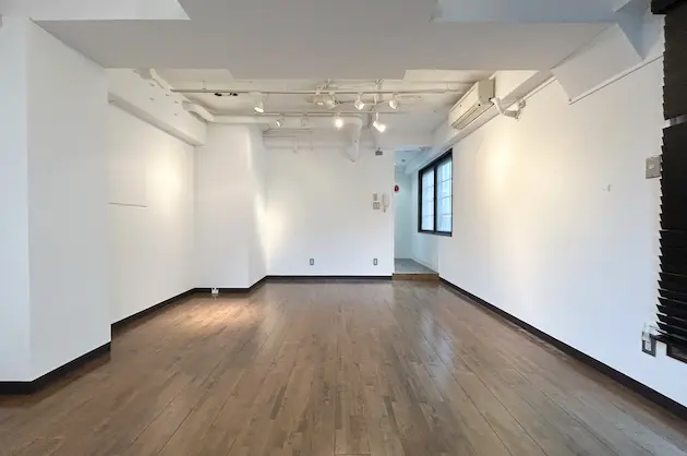 外苑前3分、光溢れる最上階メゾネットオフィス<p>[港区/61万/79㎡]