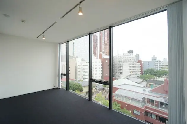 六本木、抜け感のある振り分け可能なSOHO<br>[港区/30万/35㎡]