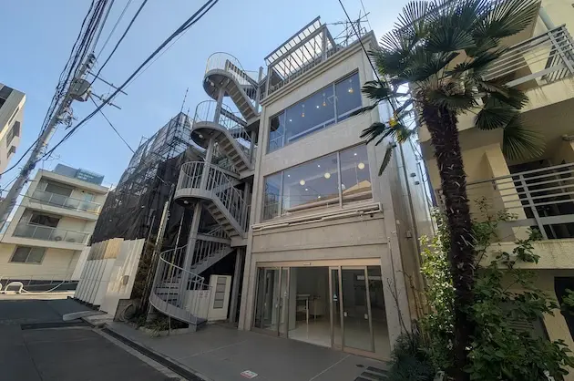 表参道、開放感と余白の一棟貸し居抜きオフィス<br>[渋谷区/330万/275㎡]