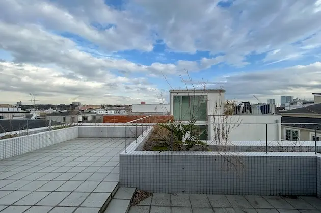 参宮橋、空と繋がる屋上テラス付きメゾネットSOHO<br>[渋谷区/77万/160㎡]