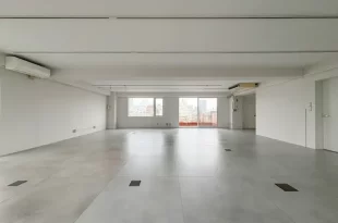 明治神宮前、白と開放感を得るデザイナーズ事務所<br>[渋谷区/58万/86㎡]