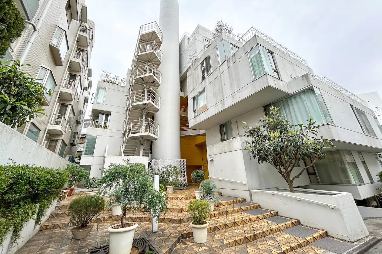 ビラ・フレスカ 外観 打ち放しコンクリート