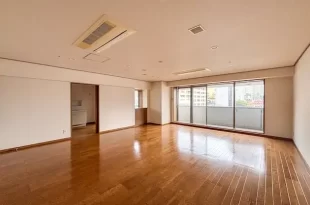 恵比寿3分、木の温もり感じる駅近SOHO<br>[渋谷区/102万/122㎡]