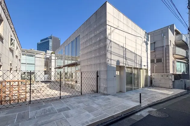 原宿3分、街とつながるテラス付き一棟貸しビル<br>[渋谷区/388万/291㎡]