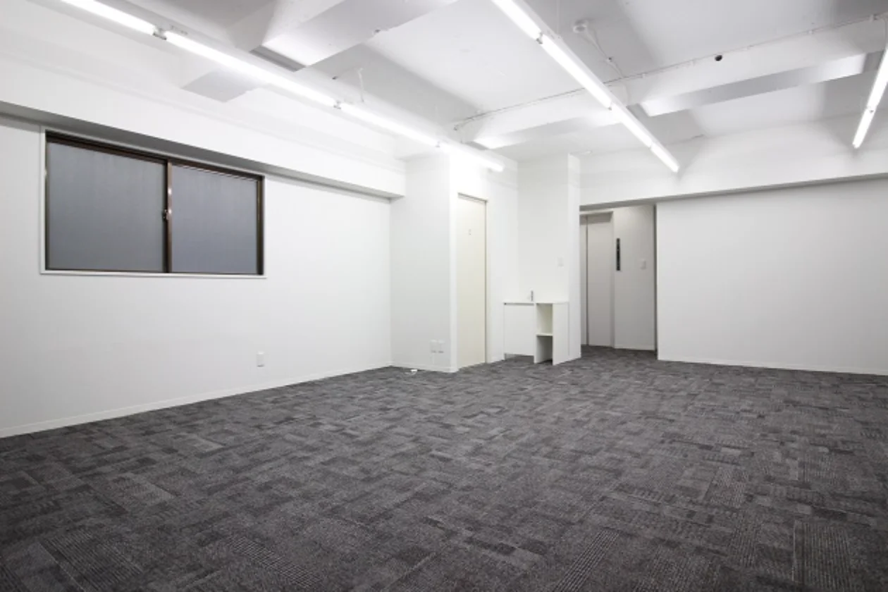 浜松町、アクセス良好・3面採光のリノベオフィス 室内