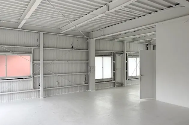 白金、スタジオ向きの天高倉庫風ホワイト空間<br>[港区/51万/104㎡]