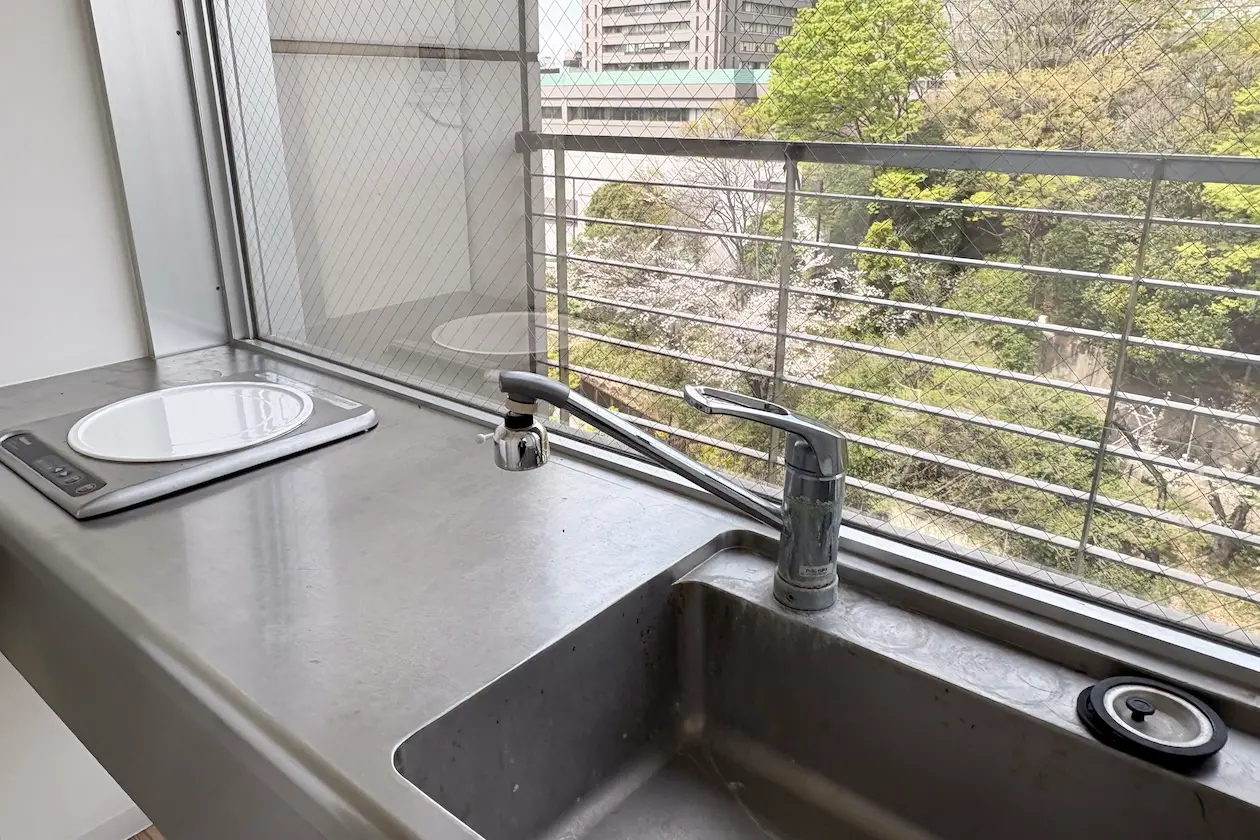 曙橋6分、一部天高5mの最上階ワンフロアオフィス 室内