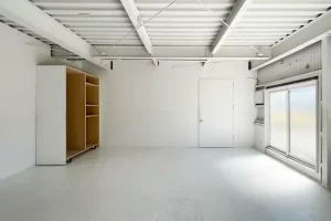 白金、スタジオ向きの天高倉庫風ホワイト空間<br>[港区/51万/104㎡]