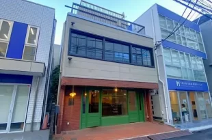 北参道、アンティーク調素材感の居抜き一棟<p>[渋谷区/88万/138㎡]