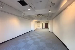 麻布十番、ラフな素材で整えるワンフロアオフィス<p>[港区/50万/74㎡]